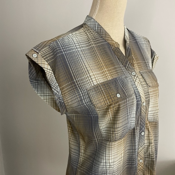 MEC Vida Short Sleeve Shirt Women’s Size Medium UPF Hiking Travel Plaid - Picture 3 of 9